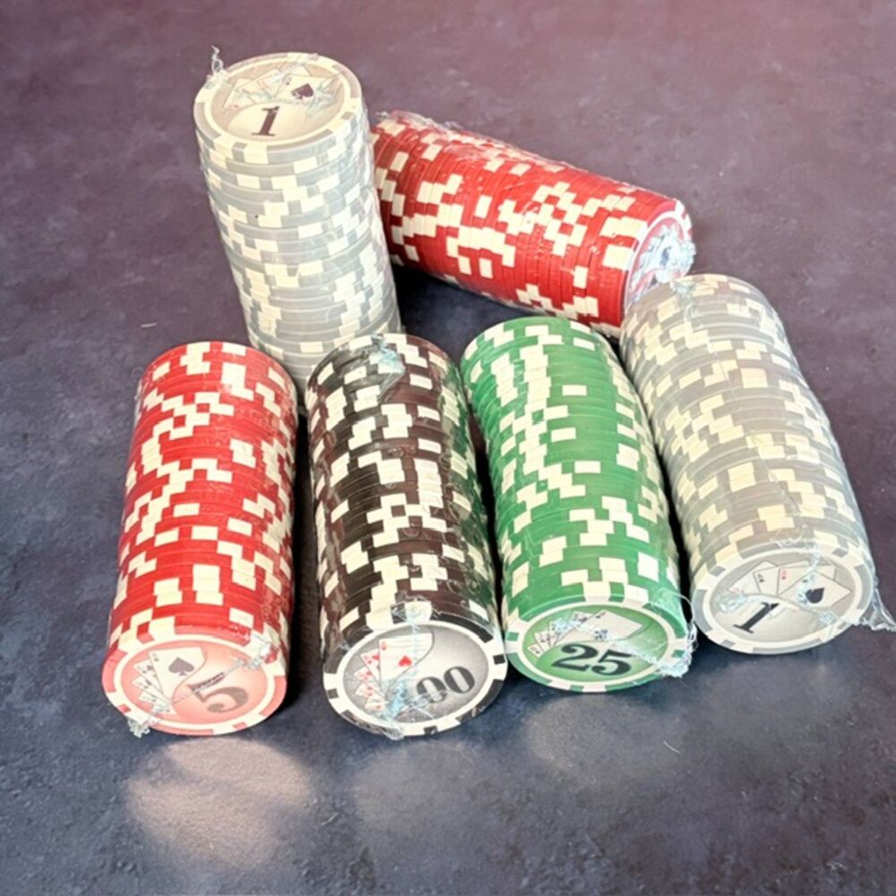 149 Composite Poker Chips Mixed Denominations $1 $5 $25 $100 Home Set